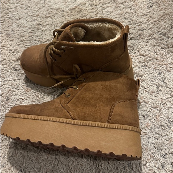 Boots - Picture 3 of 8